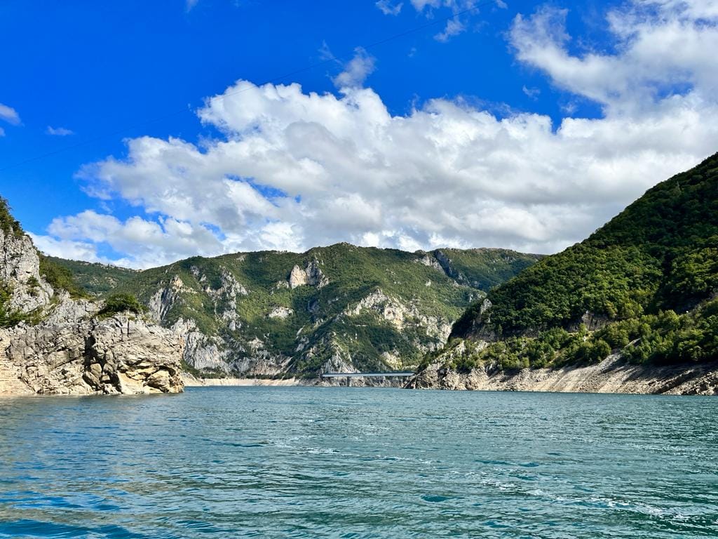 pIVA LAKE