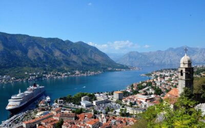 מונטנגרו – שייט למערה הכחולה מהעיר קוטור בקבוצה מזדמנת