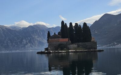 שייט לפראסט ו לאי גבירתנו של הסלעים